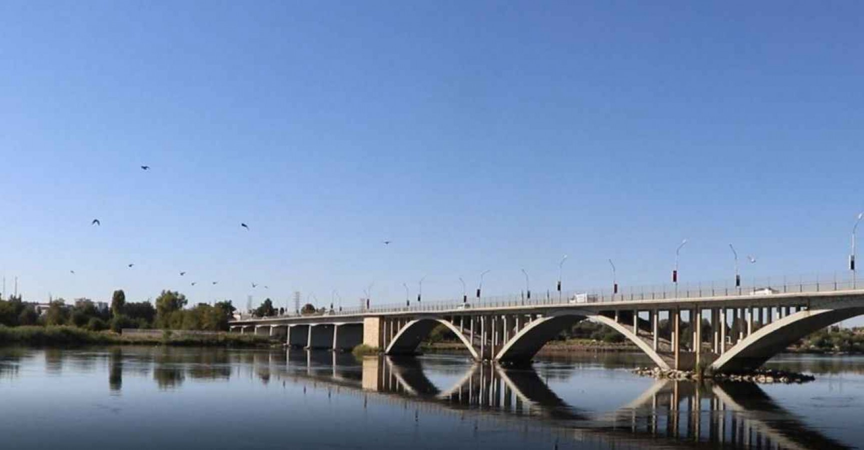 Urfa’da köprüde intihar girişimi