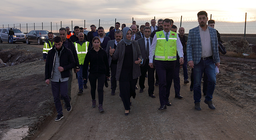 Vali Ayhan Siverek’e çıkarma yaptı