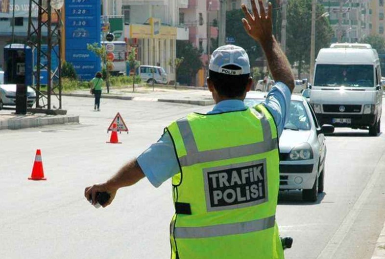 En yükseği 21 bin TL! İşte 2023 yeni trafik cezaları