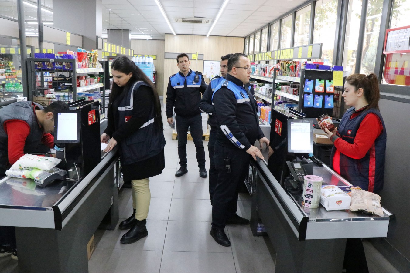 Haliliye’de haksız kazanç sağlayan markete cezai işlem