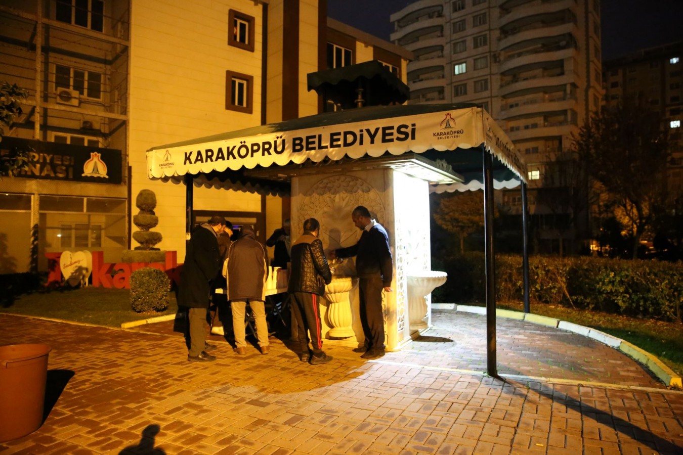 Karaköprü’de vatandaşa sıcak çorba ikramı