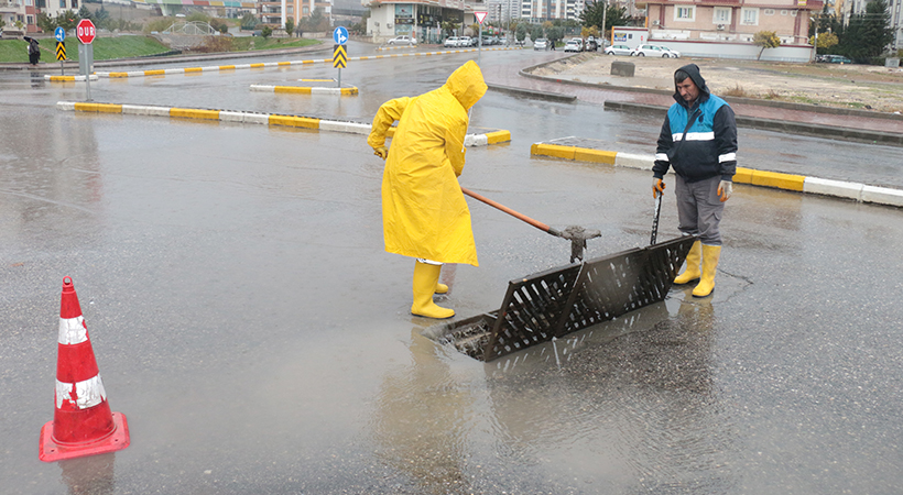 Şanlıurfa’da yağışın olumsuz etkileyebileceği noktalara müdahale edildi