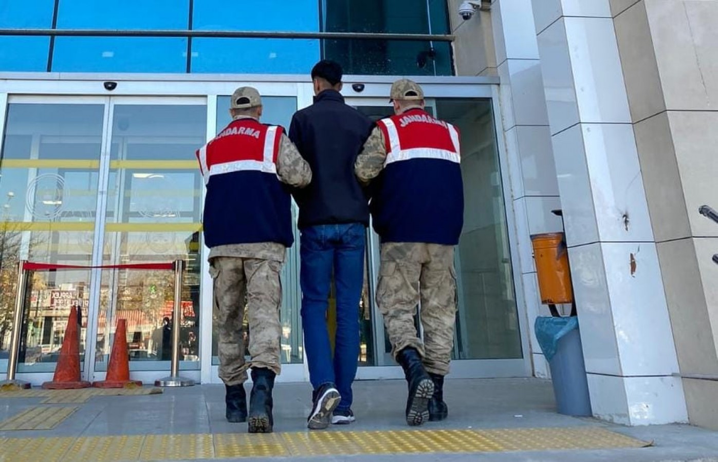 Siverek’te hakkında 20 yıl hapis cezası bulunan firari hükümlü yakalandı!