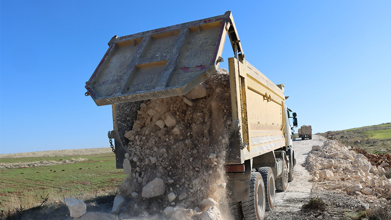 Büyükşehirden kırsalda yol çalışması