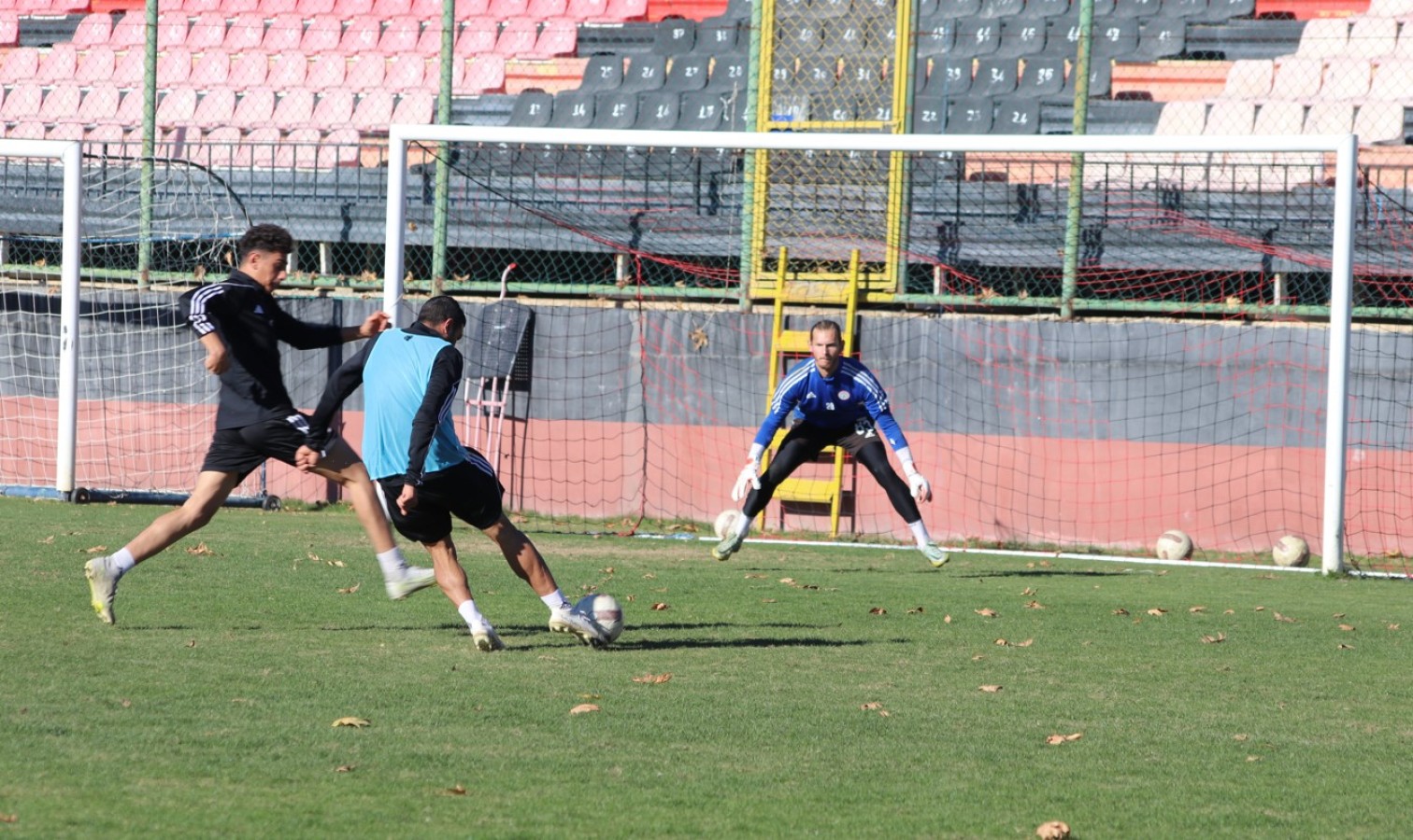 Lider Karaköprüspor ilk yarıyı namağlup bitirmek istiyor