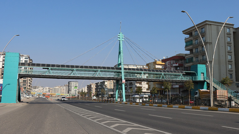 Modern üst geçitler ulaşımı daha güvenli hale getirdi