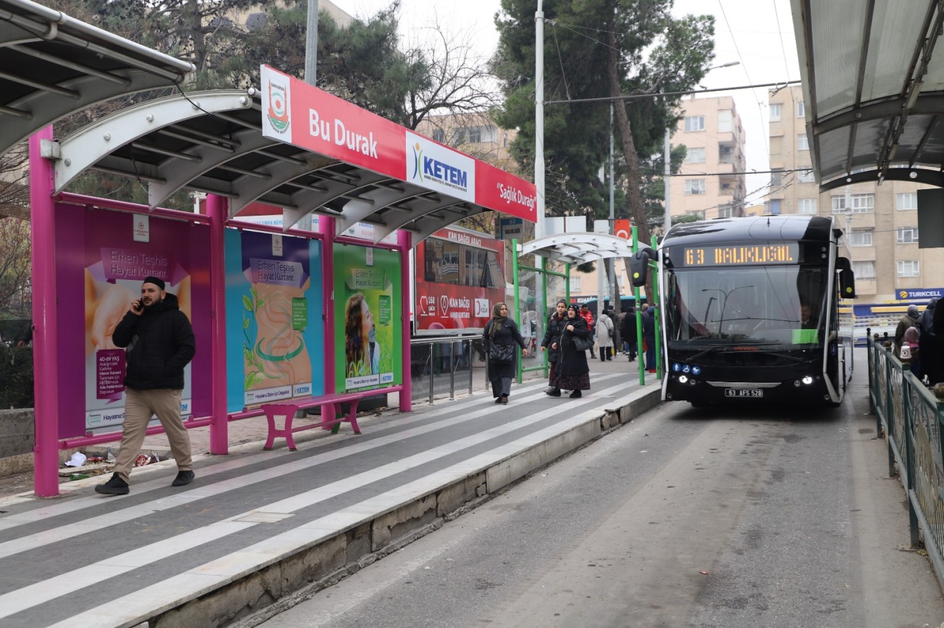 Şanlıurfa’da meme kanserinde fakındalık için "pembe" otobüs durağı