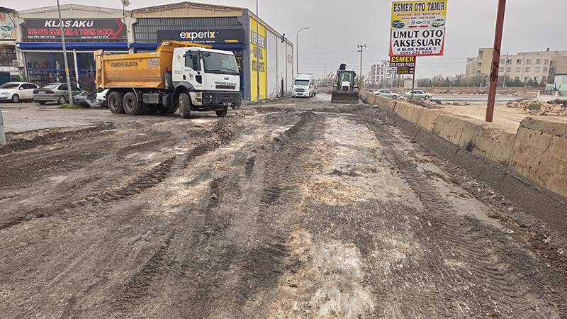 Viranşehir Belediyesi Yeni Sanayi Sitesinde çalışma yürütüyor