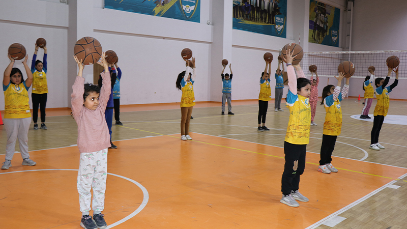 Haliliye Belediyesi gençlere spor imkanı sunuyor