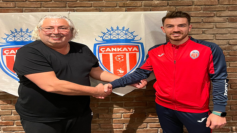 Karaköprüspor’dan ayrılan Burak Büyükkaya’dan 1,5 yıllık imza;